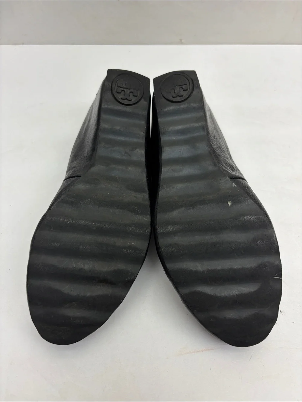 Tory Burch Black Leather Wedge Ballet Flats with Gold Logo, SZ 35 (5), box 56